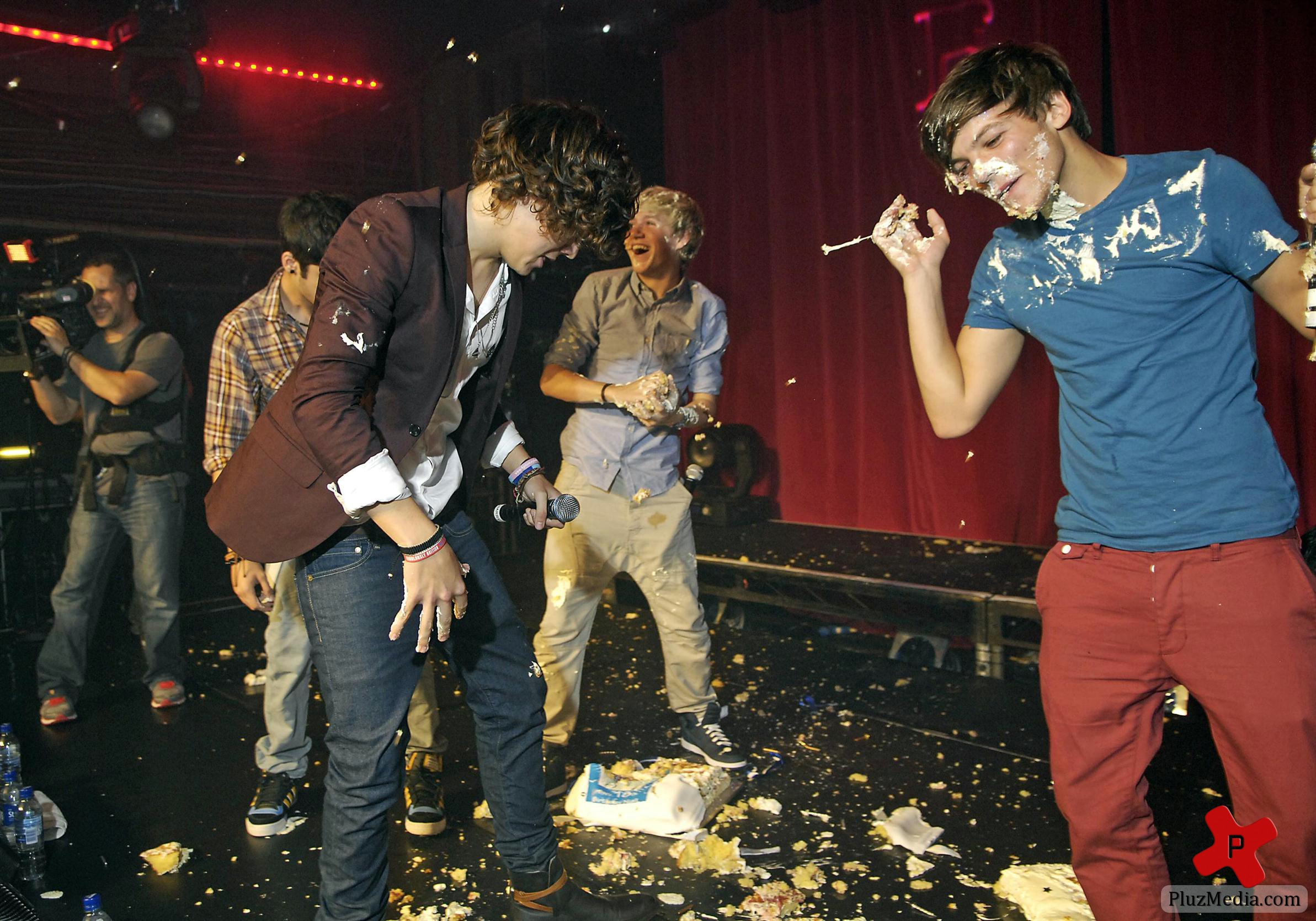 One Direction perform live at G-A-Y nightclub photos | Picture 80795